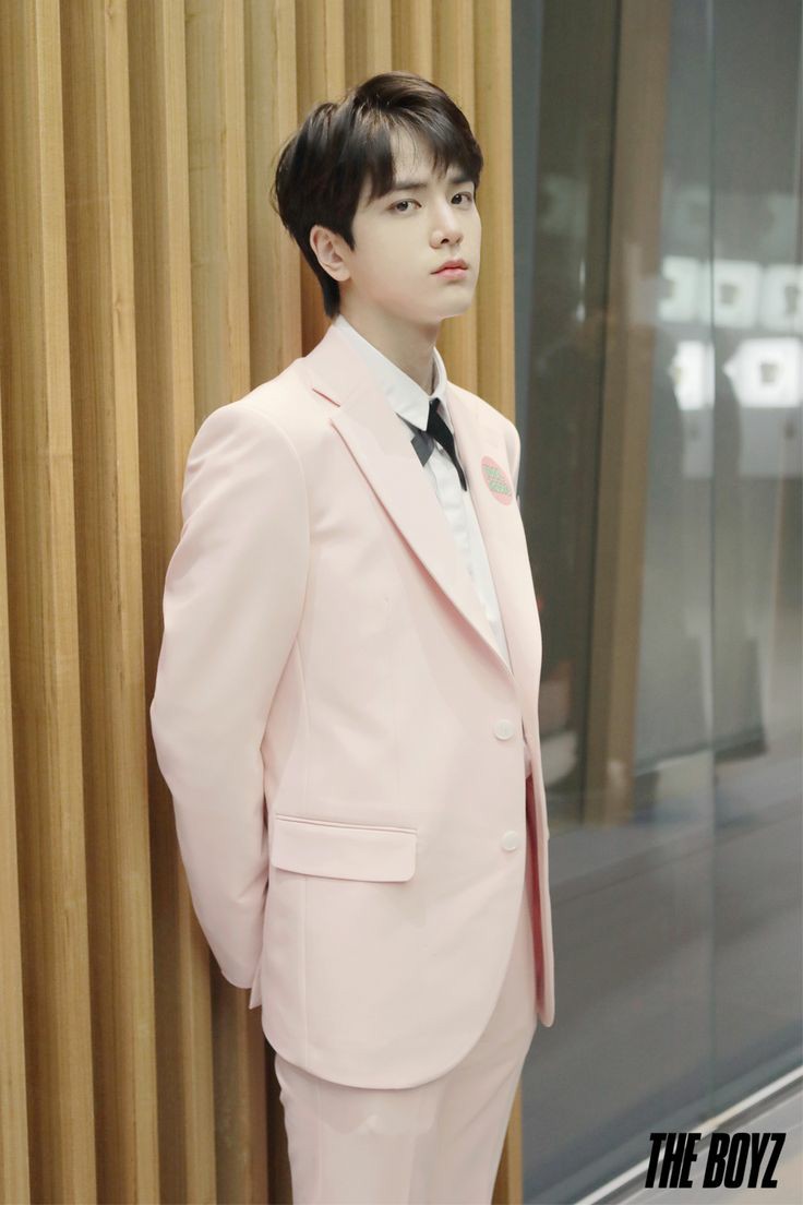 one gotta go:younghoon in suit