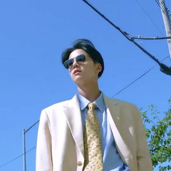 one gotta go:younghoon in suit