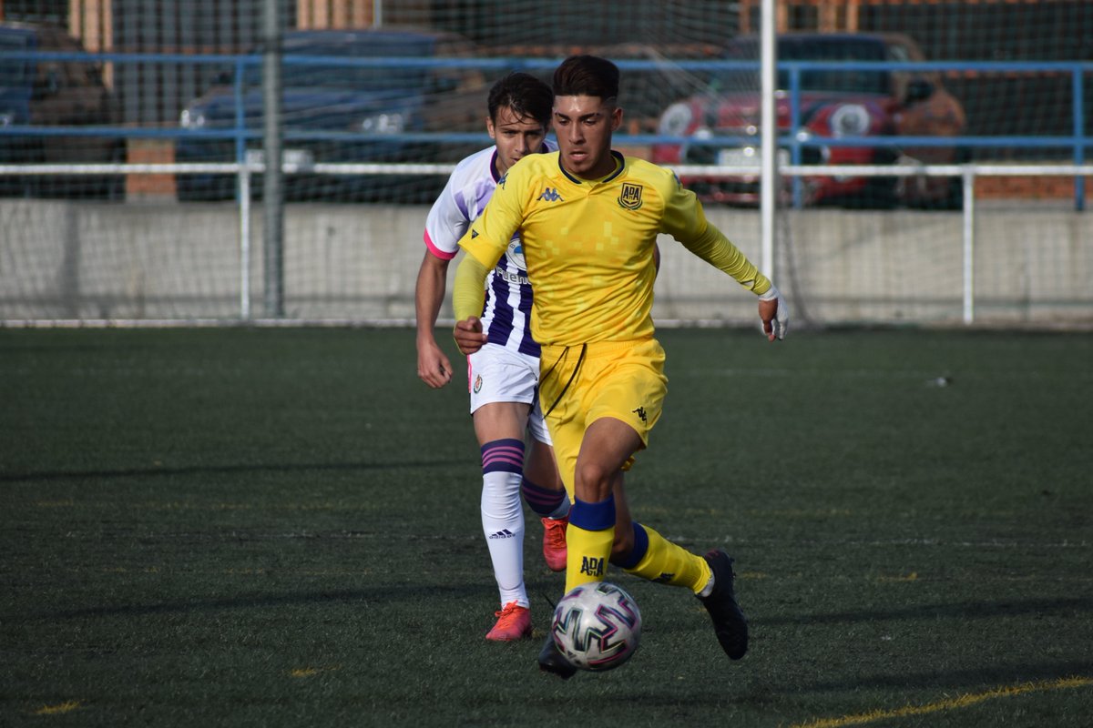 AD_Alcorcon's tweet photo. #JuvenilA 1⃣-0⃣ @realvalladolid 
🕞 Descanso
➡️ Con un gol anulado a Yago Paredes llegamos al descanso de una primera parte muy buena de los chicos de @92davidrp. Al descanso, ventaja parcial alfarera con el gol de falta de Richi Povedano.
#VamosAlcor https://t.co/i98PRn3HAI