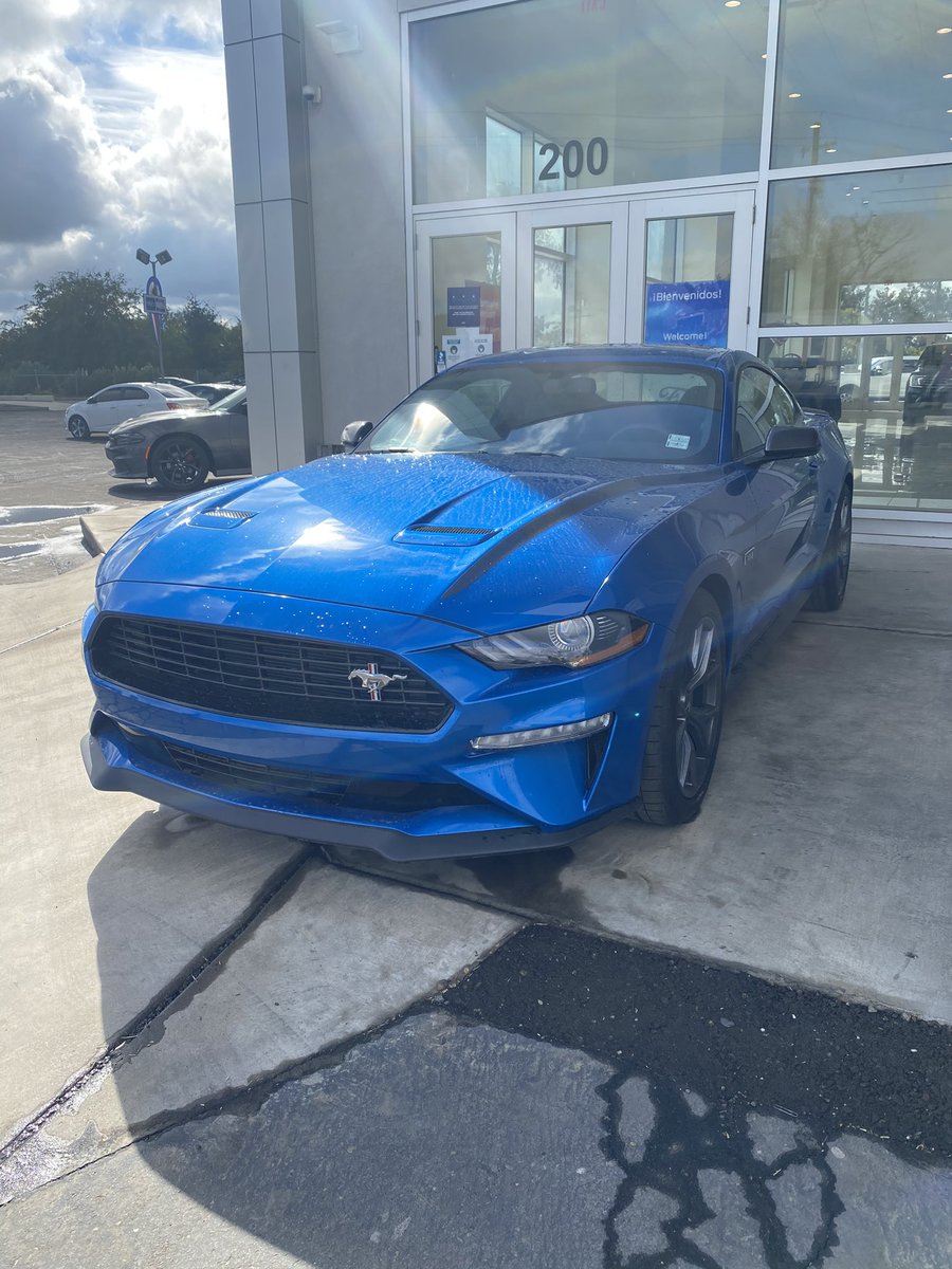 A little rain can’t stop this beast! 🌧🙅‍♂️ #fordmustang#ecoboost#blue
