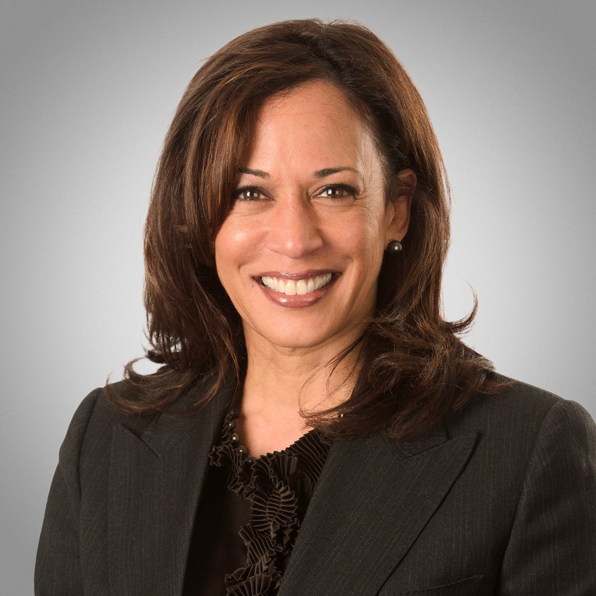 AllysonApsey's tweet photo. Women got the right to vote in 1920. Now, 100 years later...this! Congratulations vice-president elect @KamalaHarris! ❤️🇺🇸❤️🇺🇸❤️ https://t.co/KQw5LBnM53