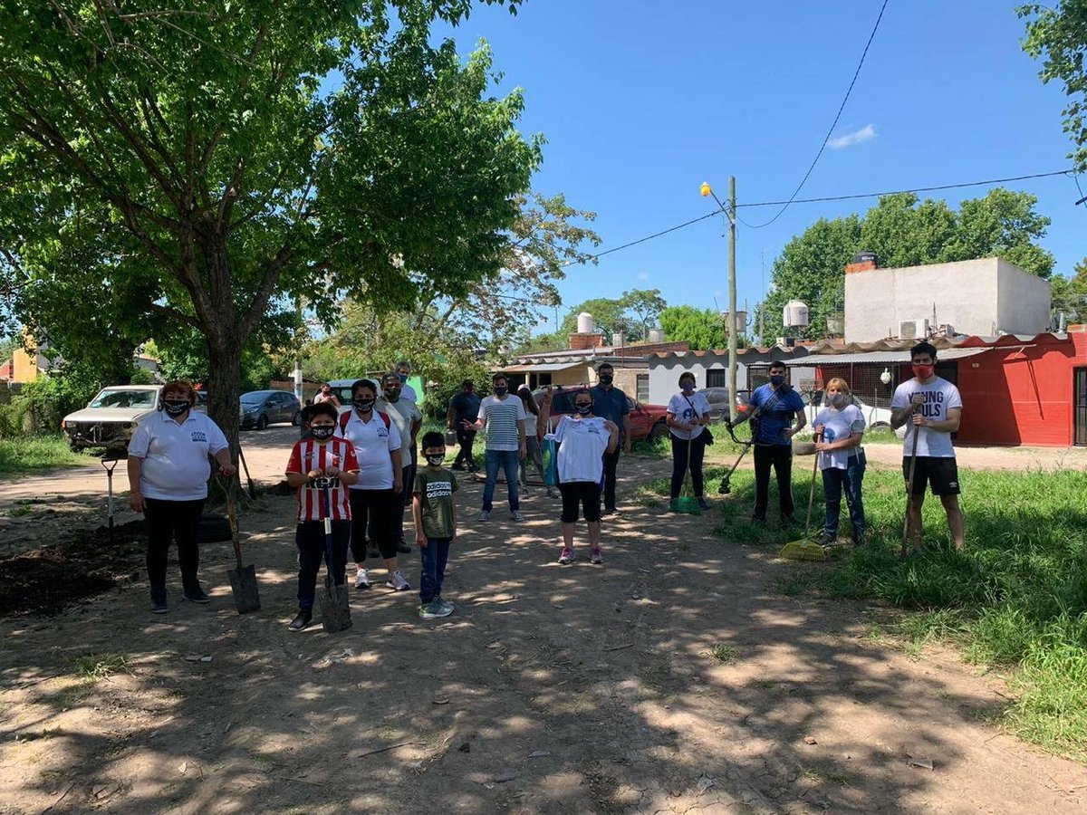 fudeso2's tweet photo. Juntxs. Con la Fundacion Acción solidaria, vecinx y compañerxs,Fudeso  realizó la 1era etapa de reacondicionamiento de la placita de 146 y 55. Rrmozando nuestros barrios.Gracias por la colaboración de Todxs. https://t.co/inksVnf2es