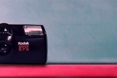 HelpWithRedTape's tweet photo. MOMENT
#WhiteHouse Kodak #moment! #CovidSurvival lessons: base strategy on users, not current product (film) or service (brand/network) #Kodak didn't see #digitalImages replace #paperprints & memory-capture become experience-sharing #React to darkroom developmts|GtW?Series67(6/7) https://t.co/XQxpQl7gKo