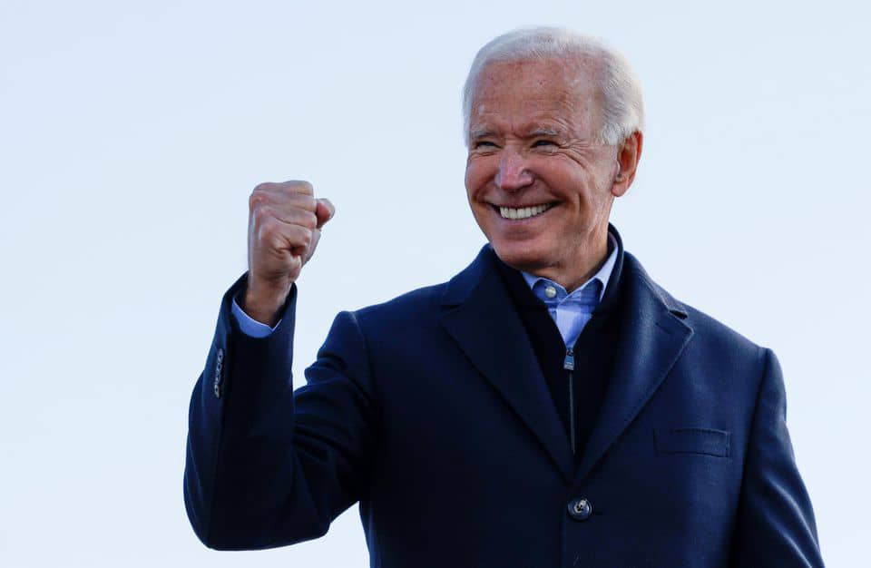 AssembleeNatRDC's tweet photo. FÉLICITATIONS 

L'Assemblée nationale de la République Démocratique du Congo adresse ses chaleureuses et vives félicitations à Monsieur @JoeBiden, élu ce jour 46e Président des États-Unis ainsi qu'à Mme @KamalaHarris, Première femme vice-président des USA

Assemblée nationale https://t.co/vOutZmY3AC