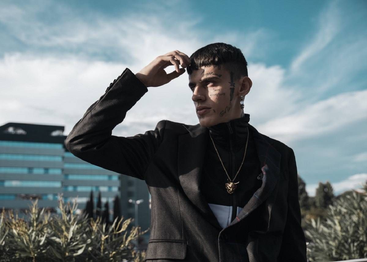 AllMusicItalia's tweet photo. E' uscito il 6 novembre l'album di debutto di @YoungSignorino Calmo, che idealmente inaugura una nuova fase artistica.

https://t.co/A5CfA2WjAh https://t.co/n05sSvh0oG