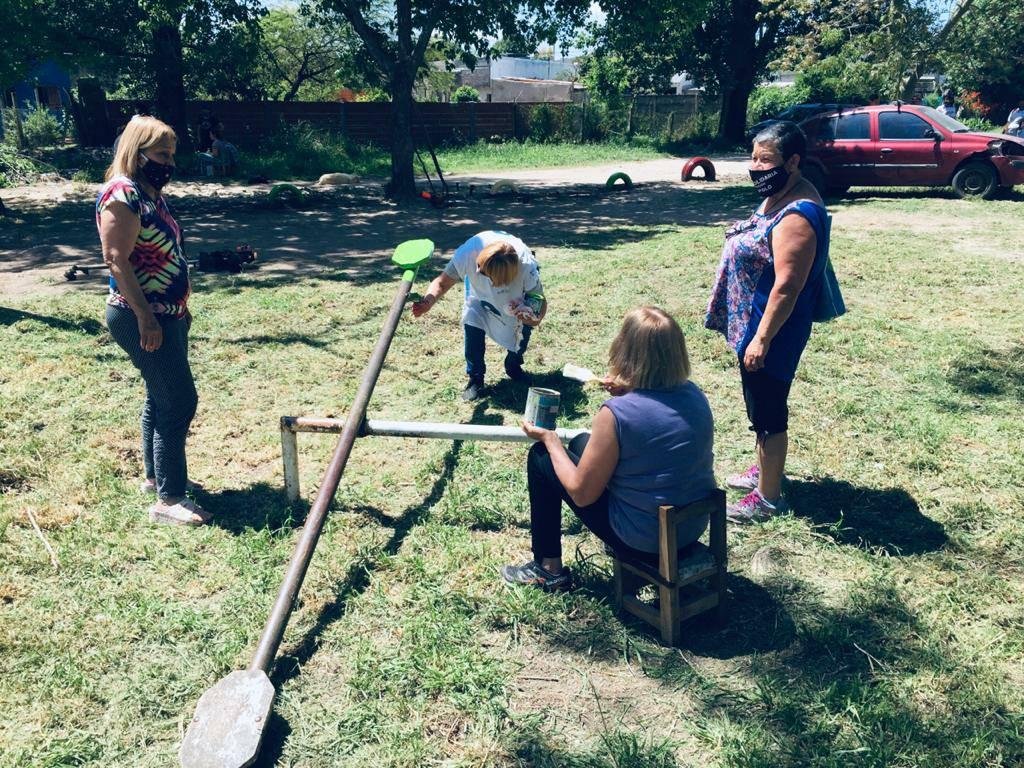 fudeso2's tweet photo. Juntxs. Con la Fundacion Acción solidaria, vecinx y compañerxs,Fudeso  realizó la 1era etapa de reacondicionamiento de la placita de 146 y 55. Rrmozando nuestros barrios.Gracias por la colaboración de Todxs. https://t.co/inksVnf2es