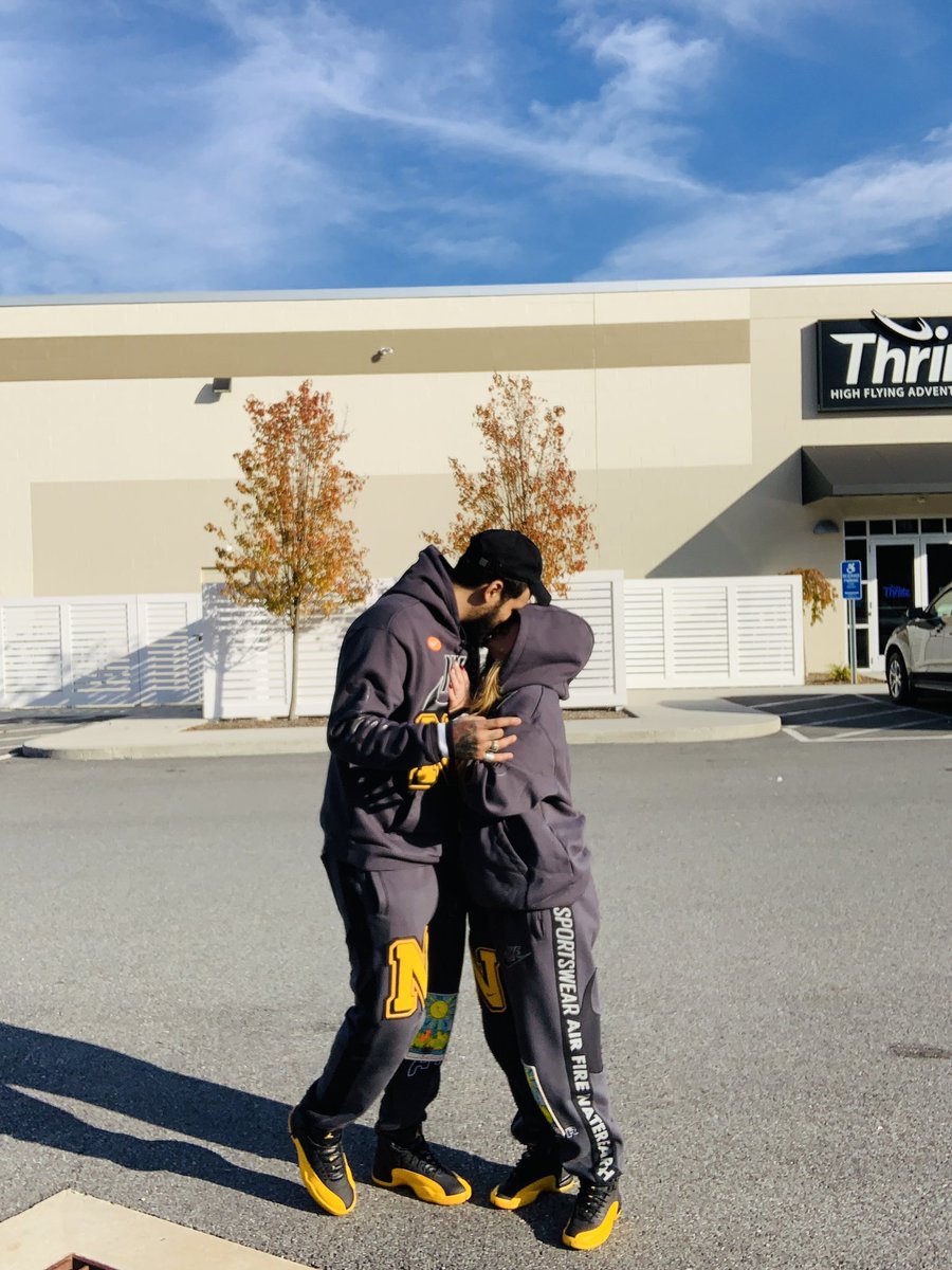 getyoualunaa's tweet photo. 1. He couldnt pick me up for long enough, 2. We got attacked by bees  🐝😭💗 but we tried ! https://t.co/e3LUbdMduh