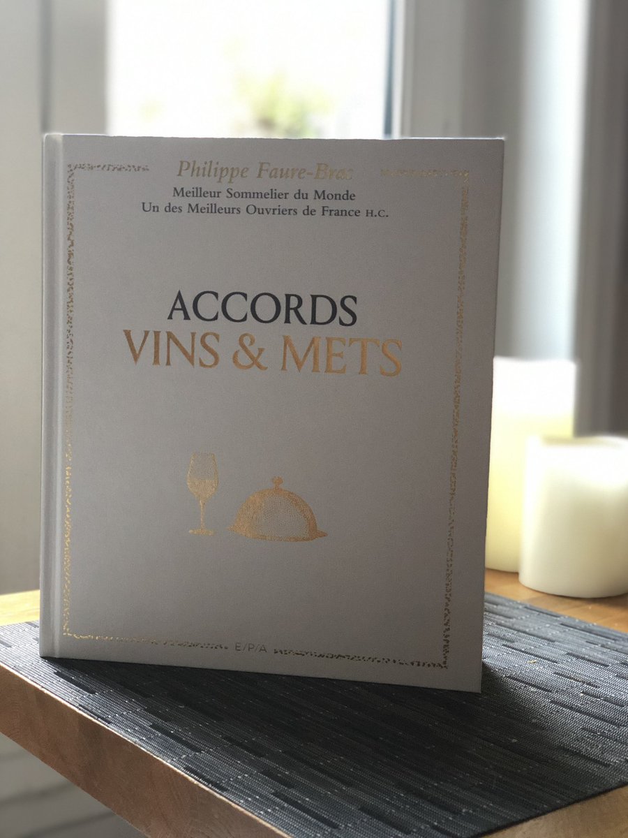 fbphilippe75's tweet photo. Heureux de vous présenter mon nouveau livre. #accordsvinsetmets #epaedition et disponible dès aujourd’hui dans les librairies et sur internet.
450 pages de plaisirs magnifiquement illustrées à partager sans modération. 100 accords commentés avec sa recette. Un beau cadeau 🎁 🌲 https://t.co/eRl30B3pNV
