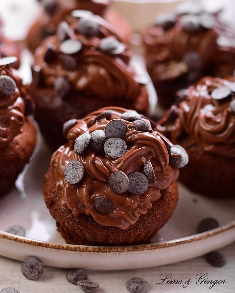 LimeGinger1's tweet photo. 🧁🅒🅤🅟🅒🅐🅚🅔🅢 🅓🅔 🅒🅗🅞🅒🅞🅛🅐🅣🅔 🧁
Chocolate más chocolate es que no puede fallar🤪🍫 YA EN MI BLOG https://t.co/Hszac7JVDK 
#chocolate #cupcakes #sweet #postrescaseros https://t.co/UC73YKSJHt