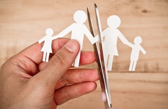 KhalidAsmar7's tweet photo. Déchirer des familles , briser des cœurs c’est ce que fait le ministre de l’intérieur #GDarmanin en refusant des dérogations pour que nous familles puissent nous rejoindre !? C’est dommage la France n’était jamais comme ça avant #Disrimination //@paspossible ?? https://t.co/Cj5B1TZafH