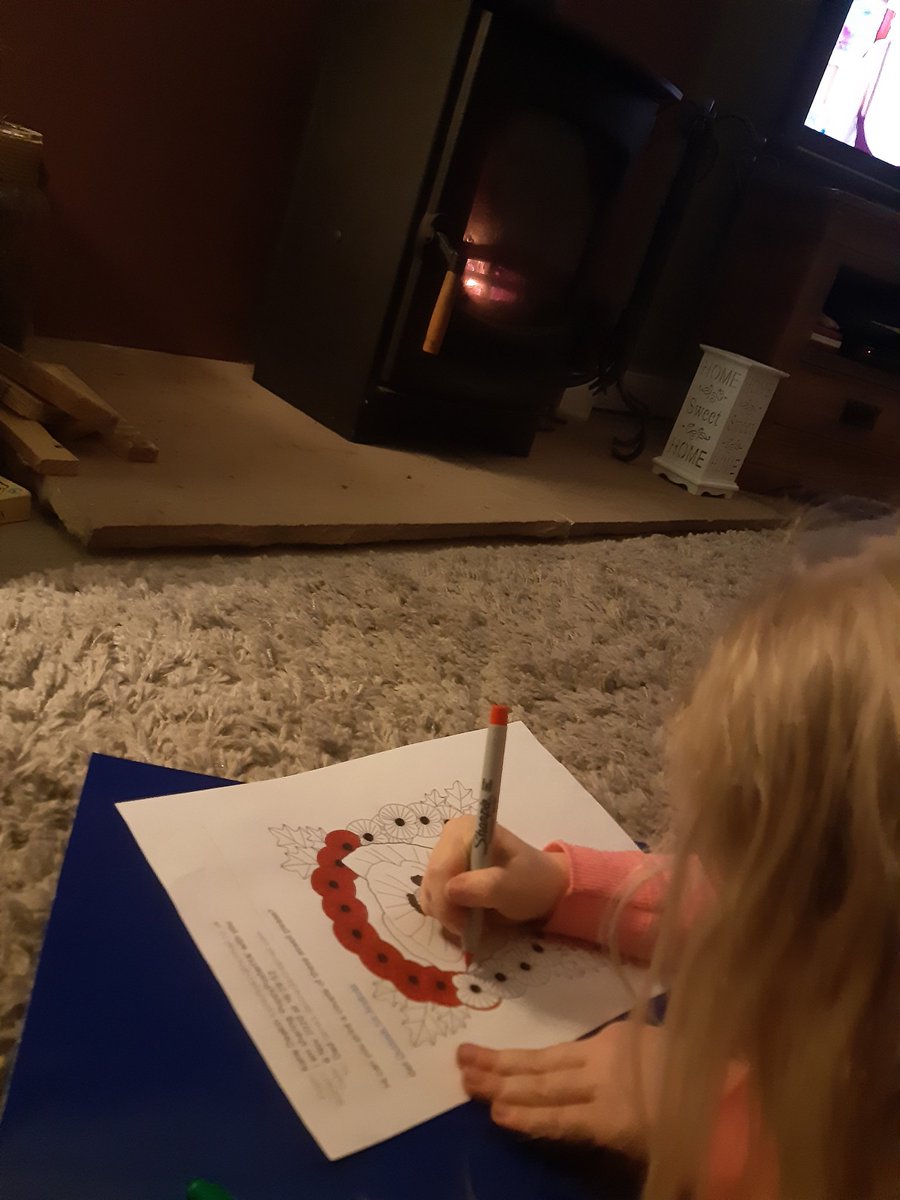 Sophie working on her poppy window picture #LestWeForget <a href="/BarntonMissS/">Miss Stewart</a> <a href="/BarntonMrsL/">Alison Lawson</a>