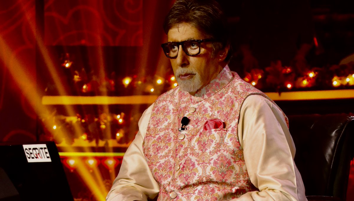 T 3714 - 
अभी अभी लौटे हैं काम से  ; और आँखें कह रही हैं की वो बंद होना चाह  रही हैं   ।।