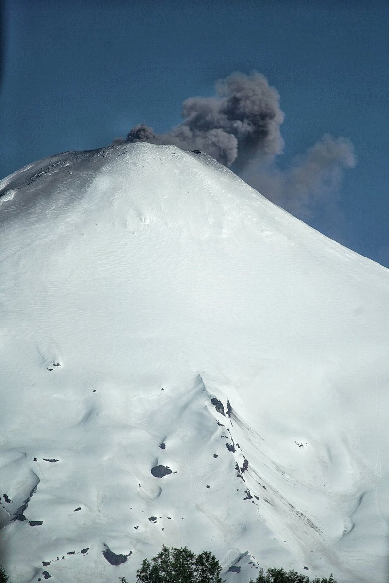 jclabarca's tweet photo. El Rukapillán hace 5 minutos....
#volcanvillarrica @Sernageomin #pucon #chile https://t.co/TLI1N031Qg