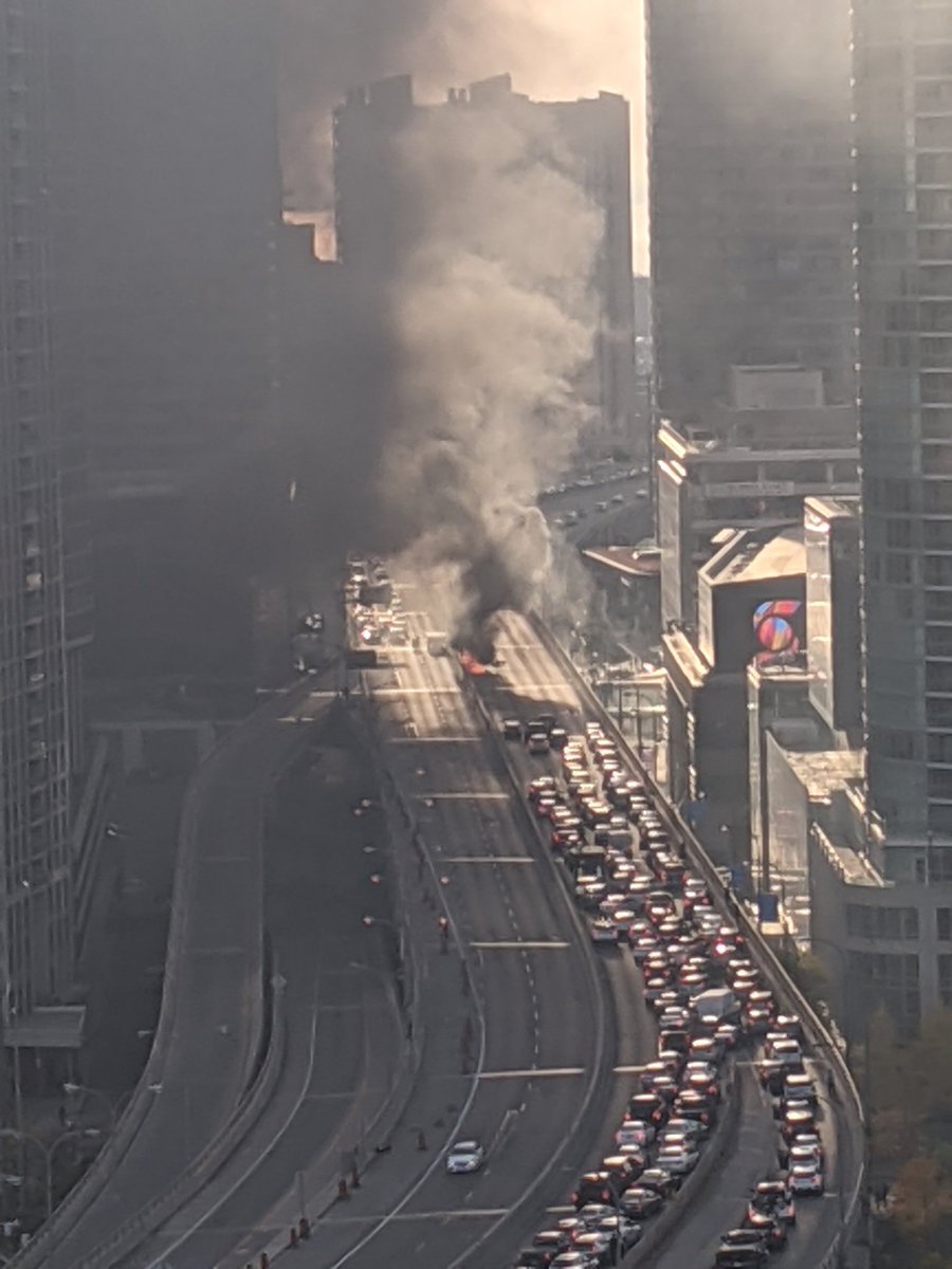 jmamela's tweet photo. @CP24 Vehicle bursting into flames on the Gardiner next to Scotiabank Centre. Traffic backed up for a long distance both ways. #traffic #Toronto https://t.co/4I0t5zTIoT