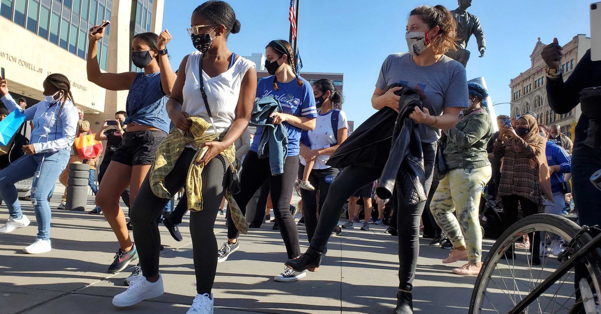 THECITYNY's tweet photo. Here's what it's like to be in New York City on the day Biden-Harrs beat Trump-Pence https://t.co/w1YBJbVspF https://t.co/r1zism5bZv