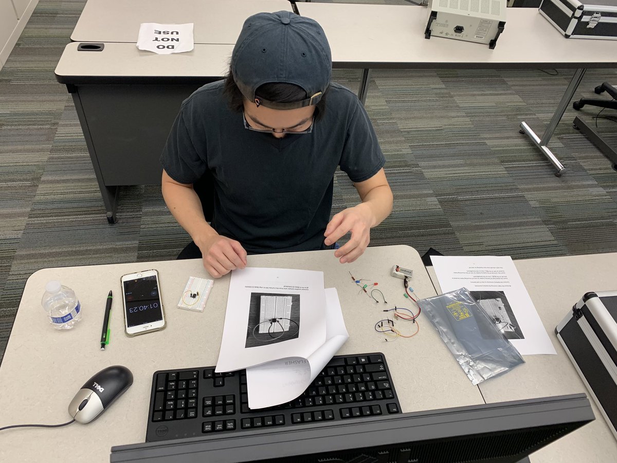 Oaktobotics's tweet photo. Designing the robots hopper today. #design #innovation #engineering #NASA #lunabotics2021 https://t.co/qBM8PpJIX5