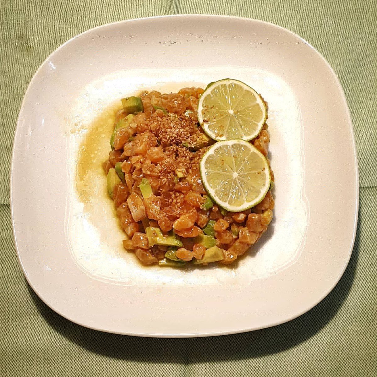 adriantapia_o2's tweet photo. Tartar de salmón y aguacate de calidad, traído a casa por @latabernafantasma Concepto diferente de delivery, cocina creativa y de mercado que te solucionan la vida!! ¡Qué rico!
•
•
#Delivery #CocinaCreativa #CocinaDeMercado https://t.co/QdKjsKueg7