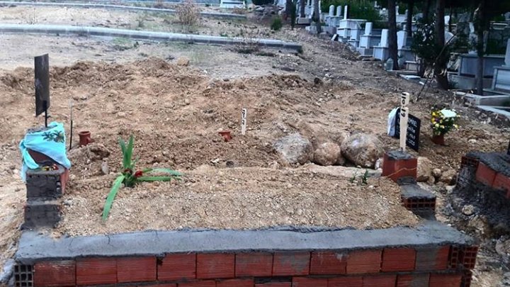 Hayat bugündür.
Oysaki düşündüğümüz hep yarın
Ömrümüz sürekli bir şeyleri yarına ertelemekle geçiyor.
Hayallerimizi, umutlarımızı,affetmeyi,inandıklarımızı gerçekleştirmeyi hep yarına erteliyoruz.Ama bir şeyi unutuyoruz.
Yaşanacak kaç yarınımız olduğunu bilmediğimizi,
#iyigeceler