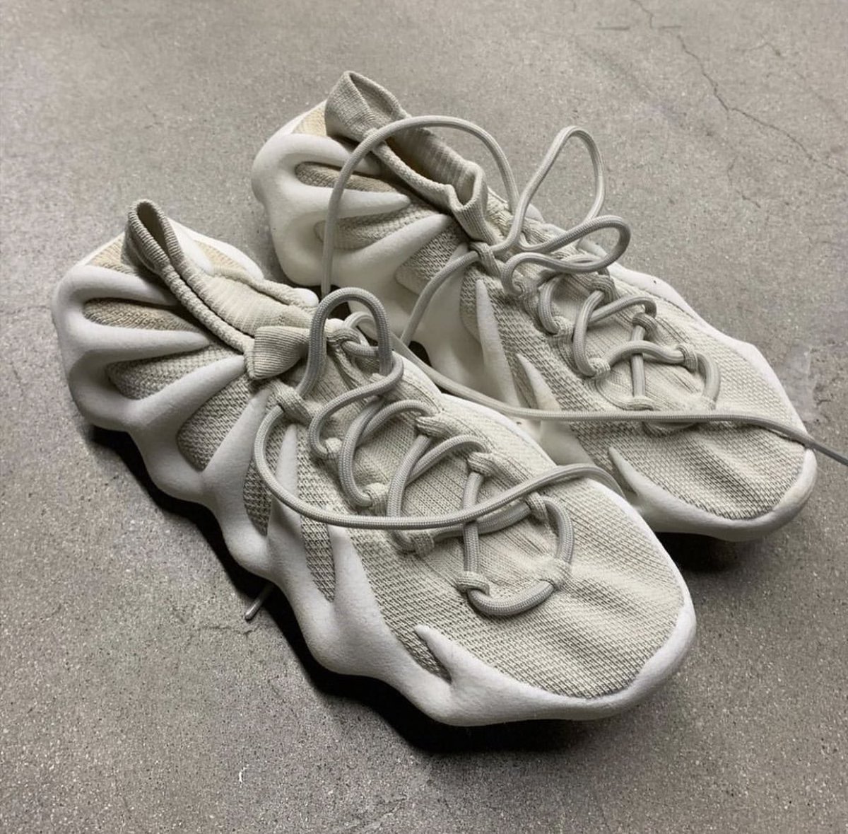 StreetFashion01's tweet photo. Yeezy 451🔍 https://t.co/BajZdeIbTx