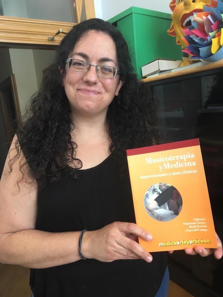 aeimtc's tweet photo. Nuestra socia Sheila Pereiro es editora junto con Patxi del Campo y #EsperanzaTorres del recién publicado libro "Musicoterapia y Medicina. Intervenciones y casos clínicos".  

Deseamos que sea disfrutado y sea útil para quienes se interesan o trabajan en el ámbito hospitalario https://t.co/zybrROPY8S