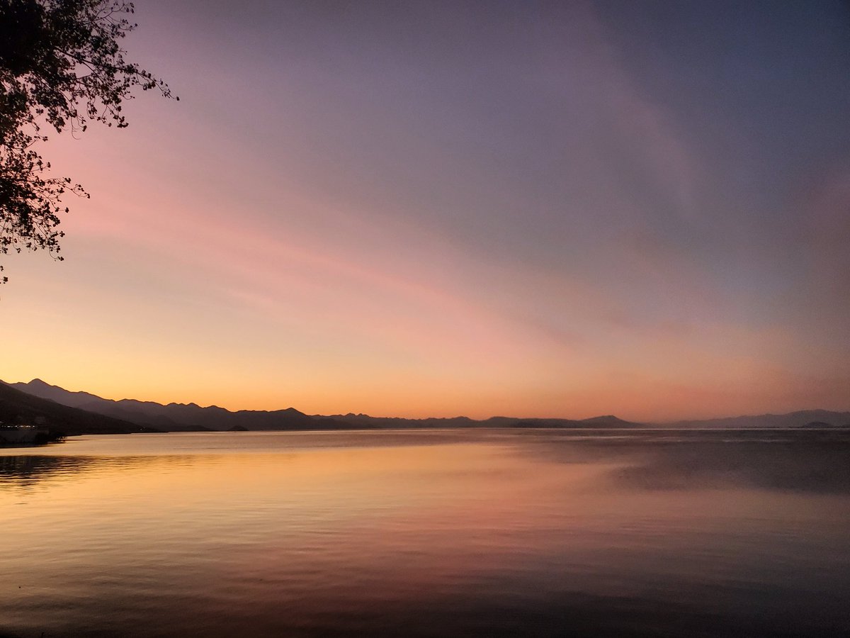AngoniMajlinda's tweet photo. Takimet me perëndimin në #Shirokë për të shijuar ngjyrat e reflektimit të perëndimit të diellit në liqen.
Një pasdite aty është zgjidhja më e mirë për ata që duan të jenë njëherësh pranë natyrës dhe qytetit vetëm 5 km larg Shkodrës.
#Shkodër #beautifulalbania🇦🇱 https://t.co/CETk1zbBAj