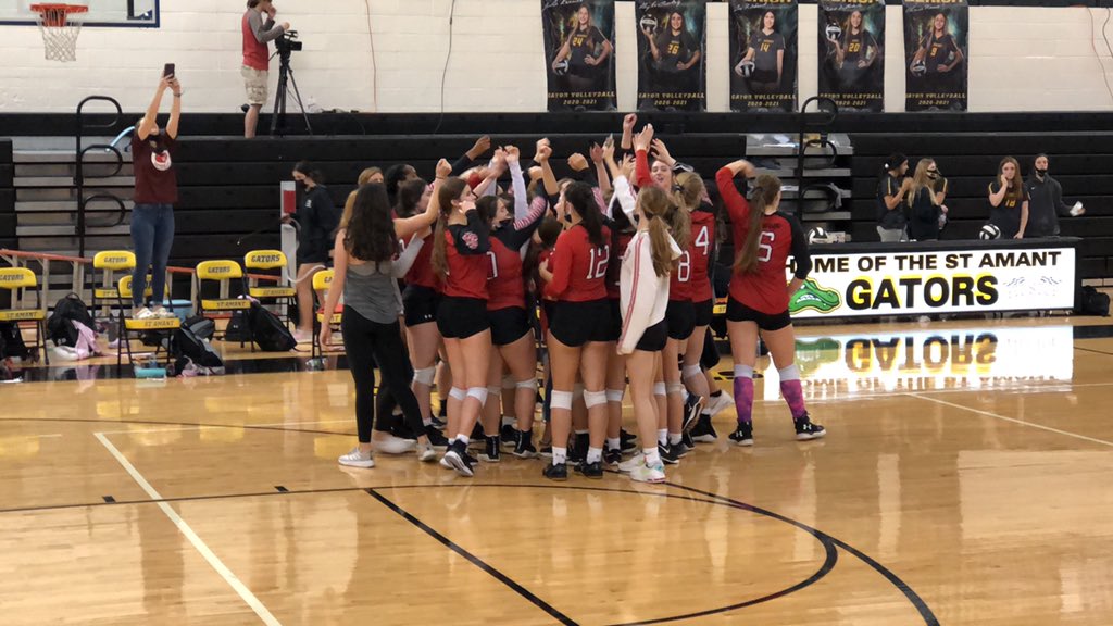 fhsvball3's tweet photo. WE WON game 2!!   Way to go BULLDOGS!! 🏐@fhsvball3 https://t.co/a8Ce0X1Xc8