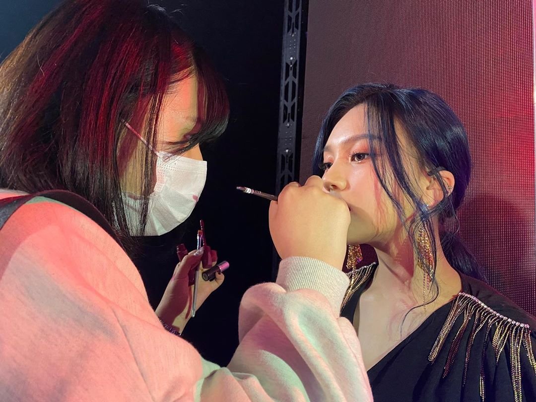 GFriend__Arg's tweet photo. -201107/FOTO-
Samchic, estilista de #GFRIEND, publico una foto de #Umji durante el backstage de su concierto "GFRIEND C:ON"
(https://t.co/c0xLqAx9dS)
#여자친구 #엄지 #G_CON @GFRDofficial
Cr. samchic.summer // 여자친구 G-Friend Argentina https://t.co/zgz3fz2Ob8