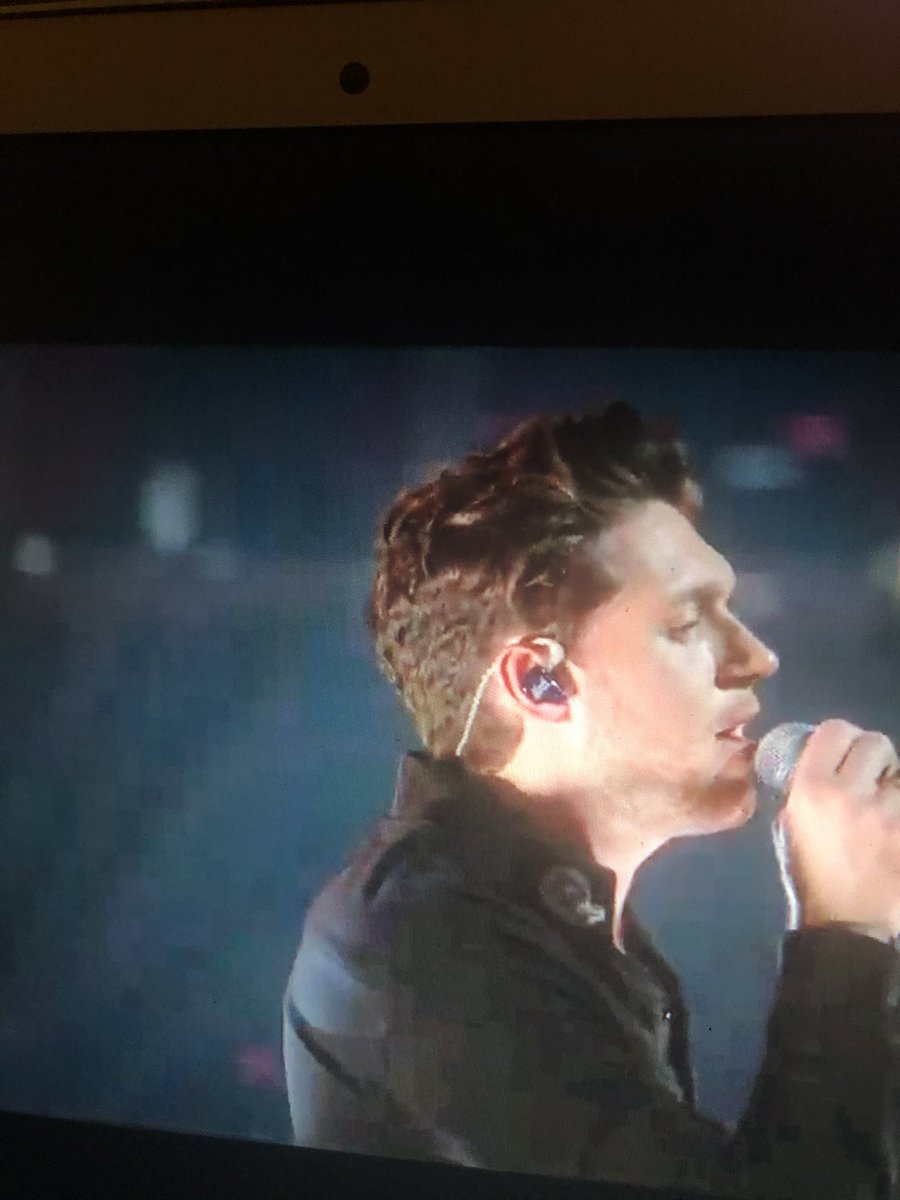 SarahsKitchen01's tweet photo. @NiallOfficial bringing back so many memories #missmyjob
 #weneedcrew https://t.co/T55893TUQM