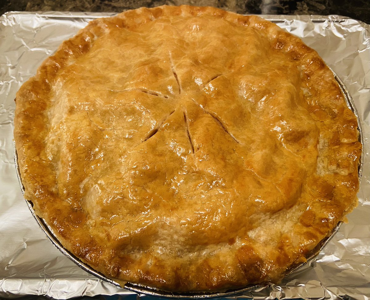 DAndrews_med's tweet photo. Brunch and dessert vibes to celebrate the #ElectionResults2020 #ChefDanie 👩🏾🍳 #EggBake #ApplePie https://t.co/NswUWDtpSv