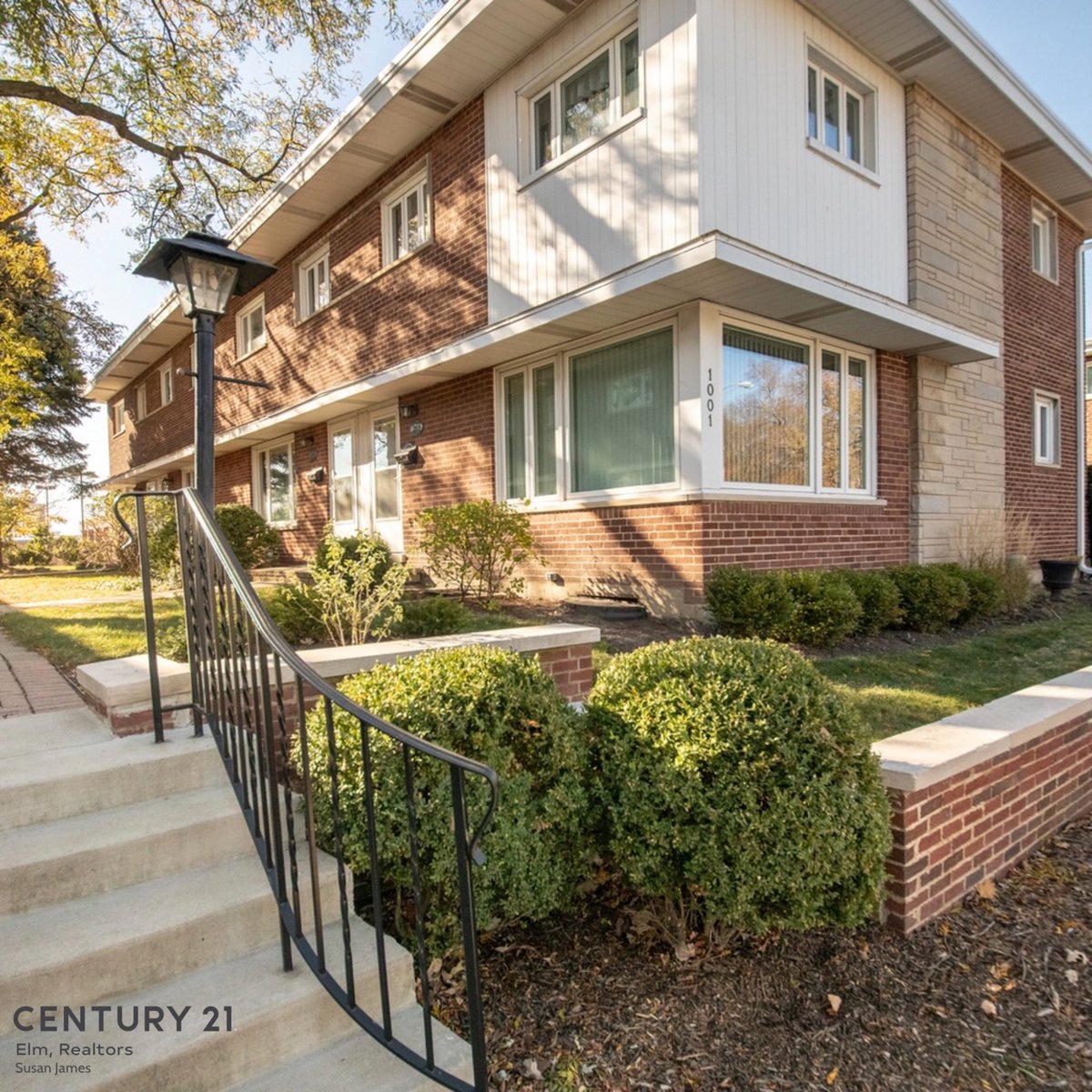 itsfromsue's tweet photo. **New Listing**

1001 Peterson Ave, Unit A is now new and hot on the market. This 3 🛌 , 1 🛀 corner unit townhouse is located near the El Stations, shopping &amp; transportation options, &amp; parks for your convenience. @Century21ELM 
#susanjamesrealtor #sellingparkridge #parkridgeil https://t.co/aj9IwrmliR