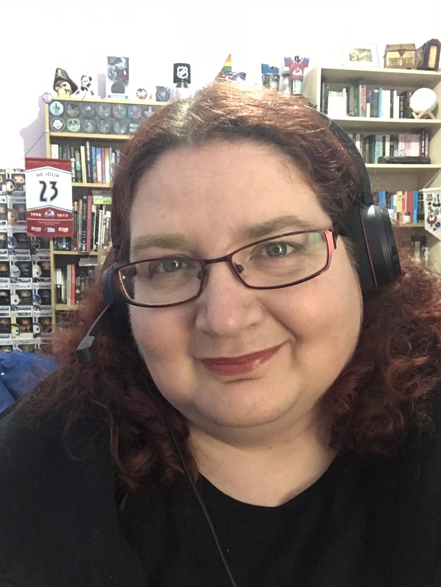 hils_k's tweet photo. Iβm wearing makeup for the first time since Feb #ConFabCon https://t.co/t4vllhvE7L