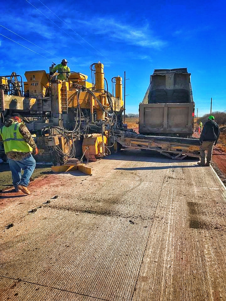 IncReede's tweet photo. The weather has been cooperating this week! Beautiful pave day in Brandon, SD.
#RCI #RCIRoadGuys #constructionfamily #construction #roadwork #aberdeensd #livelocal57401 #southdakota #constructionsite #northdakota #minnesota #midwest #nebraska #brandonsd https://t.co/fVKNk7s6Cc