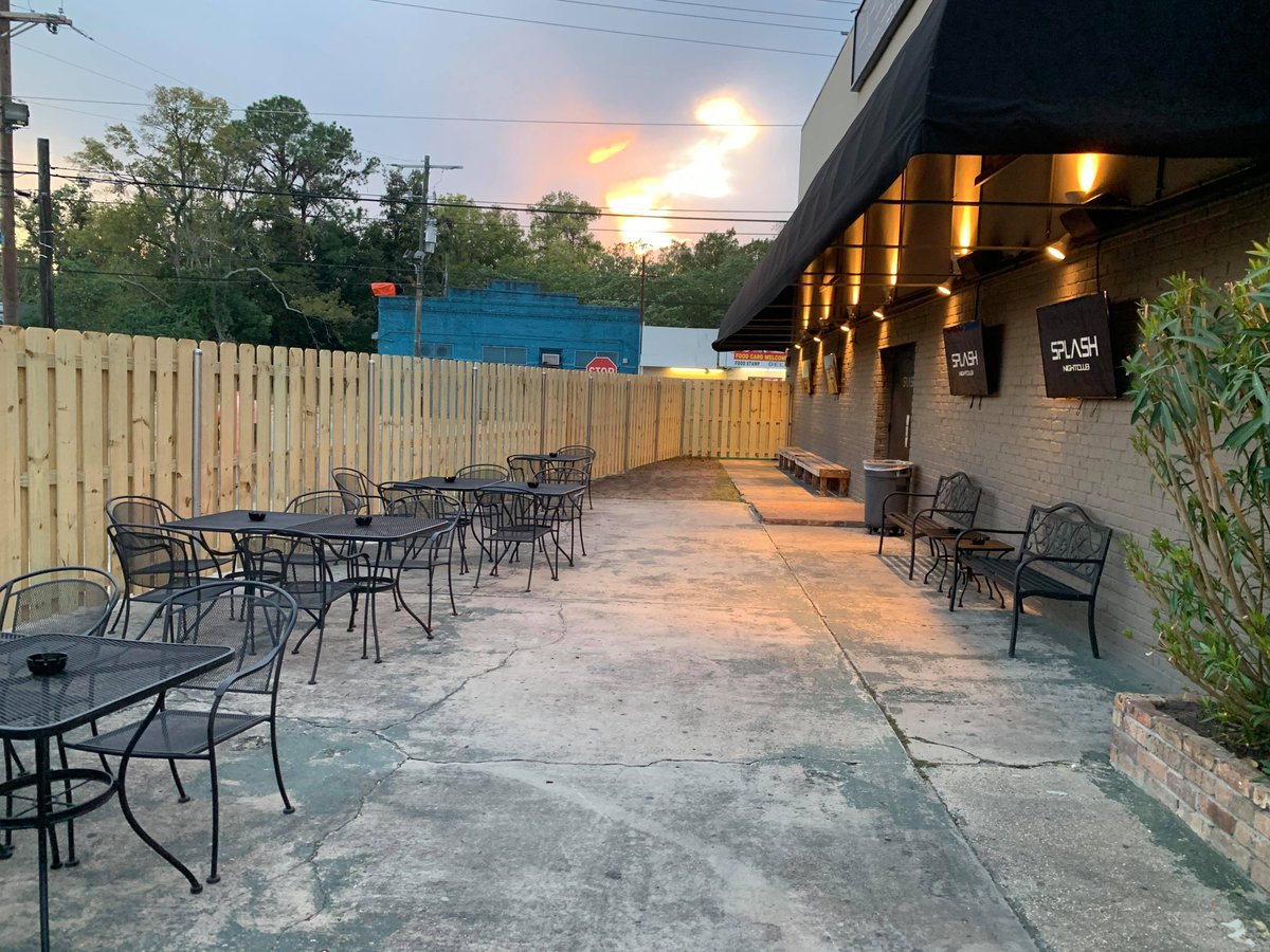 splashbrla's tweet photo. Enjoy the patio, enjoy the party!  Splash is where the party is at!

#splashbrla #wherethepartyisat #Getwetatsplash #BatonRouge #louisiana #Patiolife #patio https://t.co/i8ImNi7aez