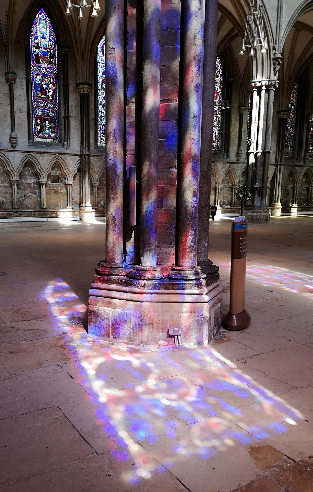 Dr Caitlin Green Light Patterns From The Stained Glass Windows In The Nave Of Lincoln Cathedral T Co Ktwc4pb52u Twitter