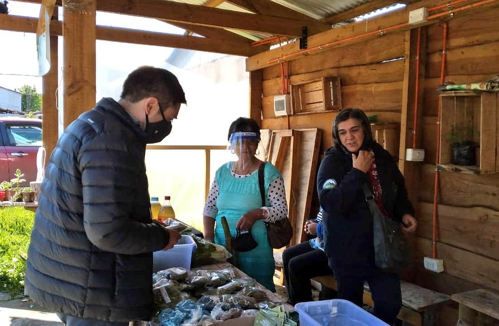 MiguelCalisto's tweet photo. Las mejores hierbas para el mate 😉💪#FeriaLasMaravillas pto.Aysén https://t.co/Ch89IEWyNa