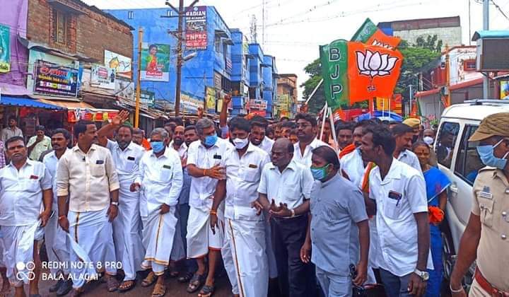 ManiIlangai's tweet photo. தமிழ்நாட்டில் தாமரை மலர வாய்ப்பே இல்லை என்று கூறிய ஒவ்வொரு கட்சிகளும், பாஜக வளர்வதை கண்டு 24 மணி நேரமும் கதறிக் கொண்டிருக்கிறது. ���ெய் பிஜேபி 💥 https://t.co/PKKkhBcmLY