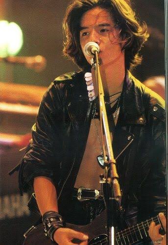 こうの公爵 岡本健一の若い頃見てたらほんまめちゃくちゃカッコいいし色気あるし キムタクって完全に岡本健一をコピーしてたんやなってのがわかるな でもいかんせん歌がな やっぱ音楽的には断然成田昭次だな T Co A8i44wkpqb Twitter