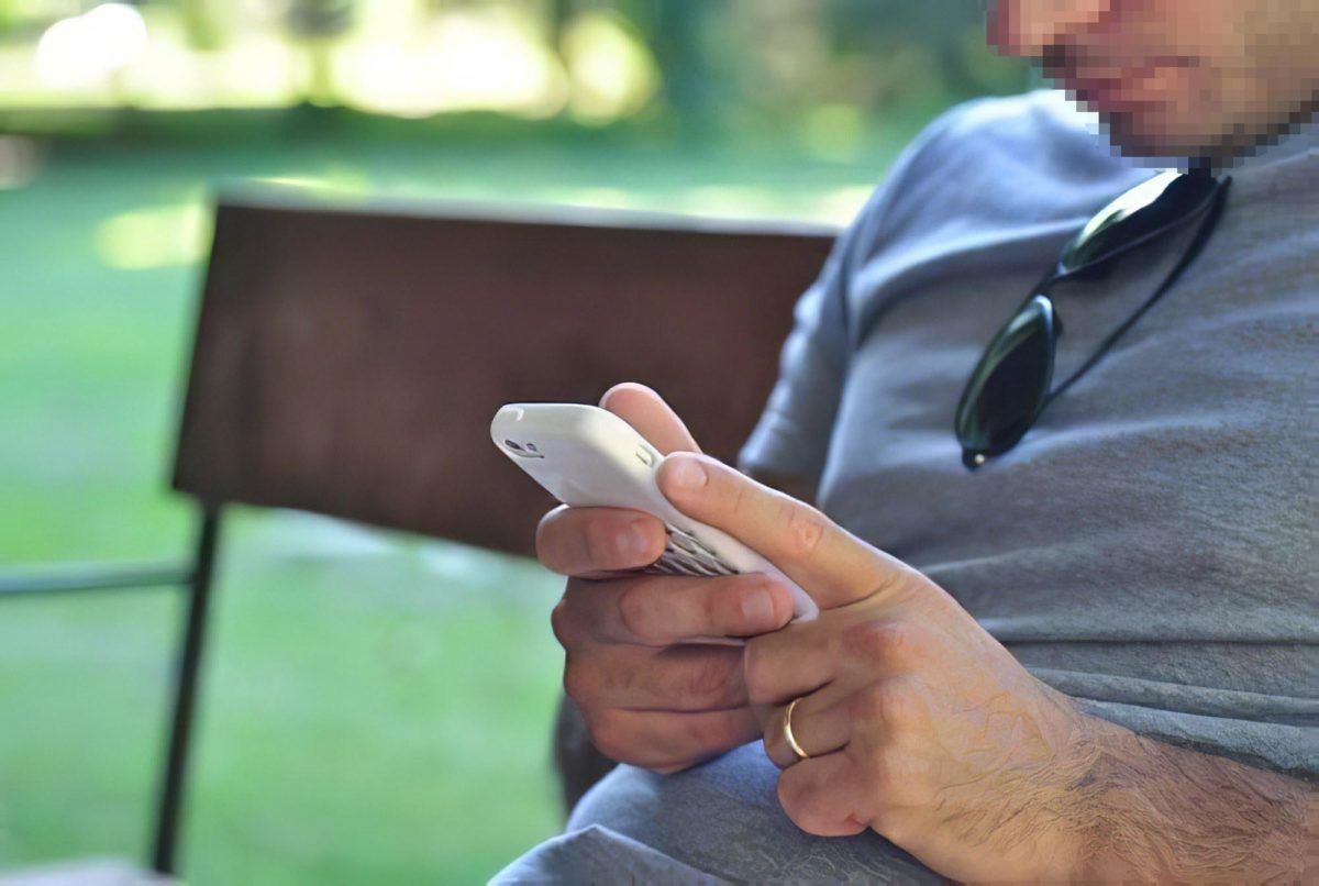 Confilegal's tweet photo. El TS confirma más de tres años de prisión para un hombre que accedió al móvil de su exmujer y se apoderó de datos personales https://t.co/tjMSWkmvPs https://t.co/fbkEowiKaI