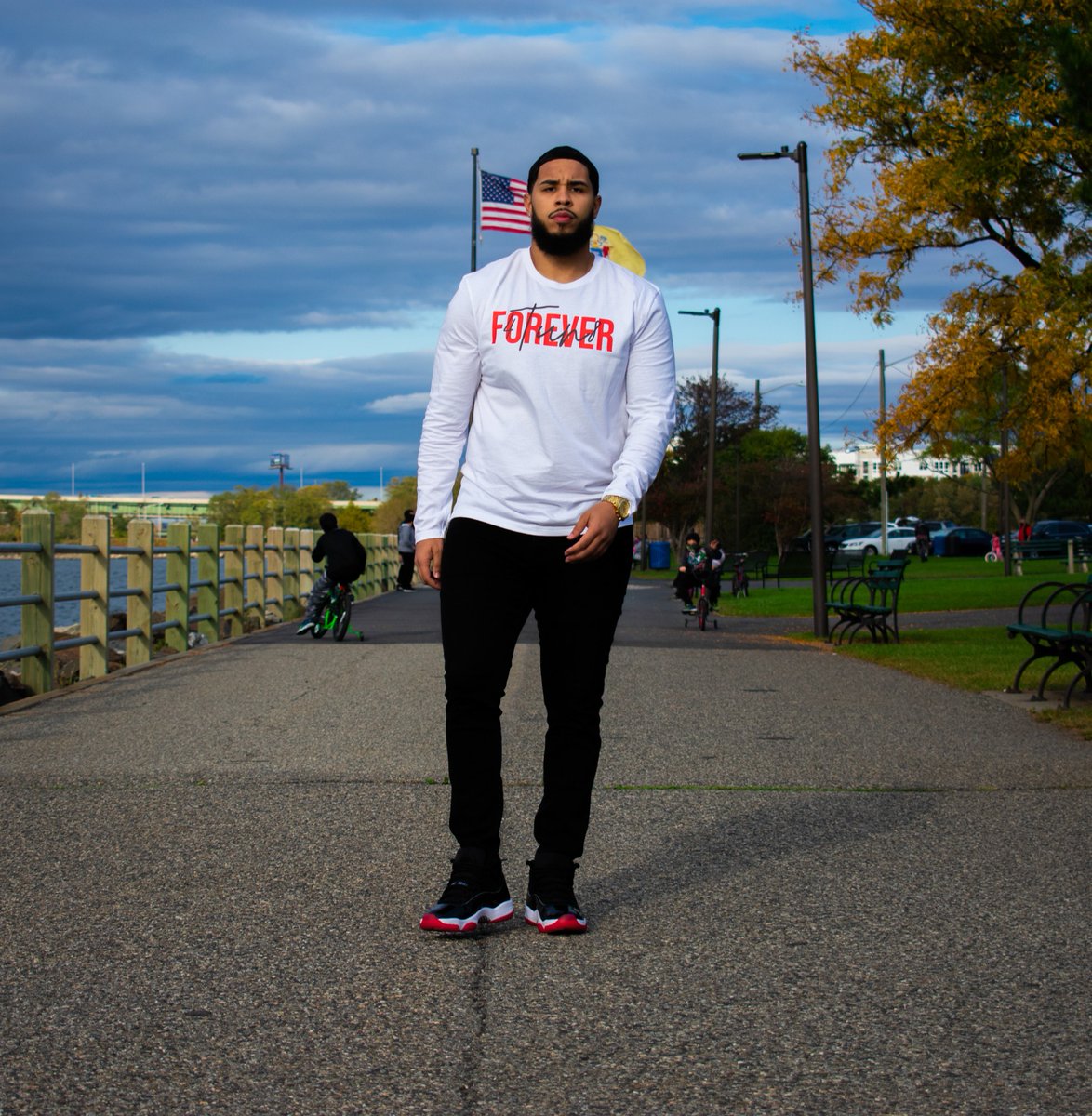The4TUN8Apparel's tweet photo. Our website launches in less than 30 minutes and our #Forever4TUN8 drop will be available for purchase. Longsleeve shirts, a black hoodie, and a few cross body bags will be available! We're going to try and keep this up and release a piece every 1-2 months. ❤️ the support. https://t.co/84DlSYvlh7