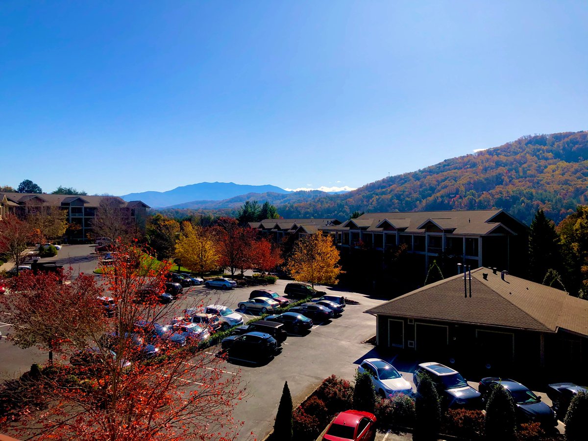Deidra10X's tweet photo. Beautiful warm fall day at Laurel Crest! Come see us!!! @bluegreentweets #bluegreentweets #laurelcrest #teamtennessee #midwestregion https://t.co/ALlQAuBXFS
