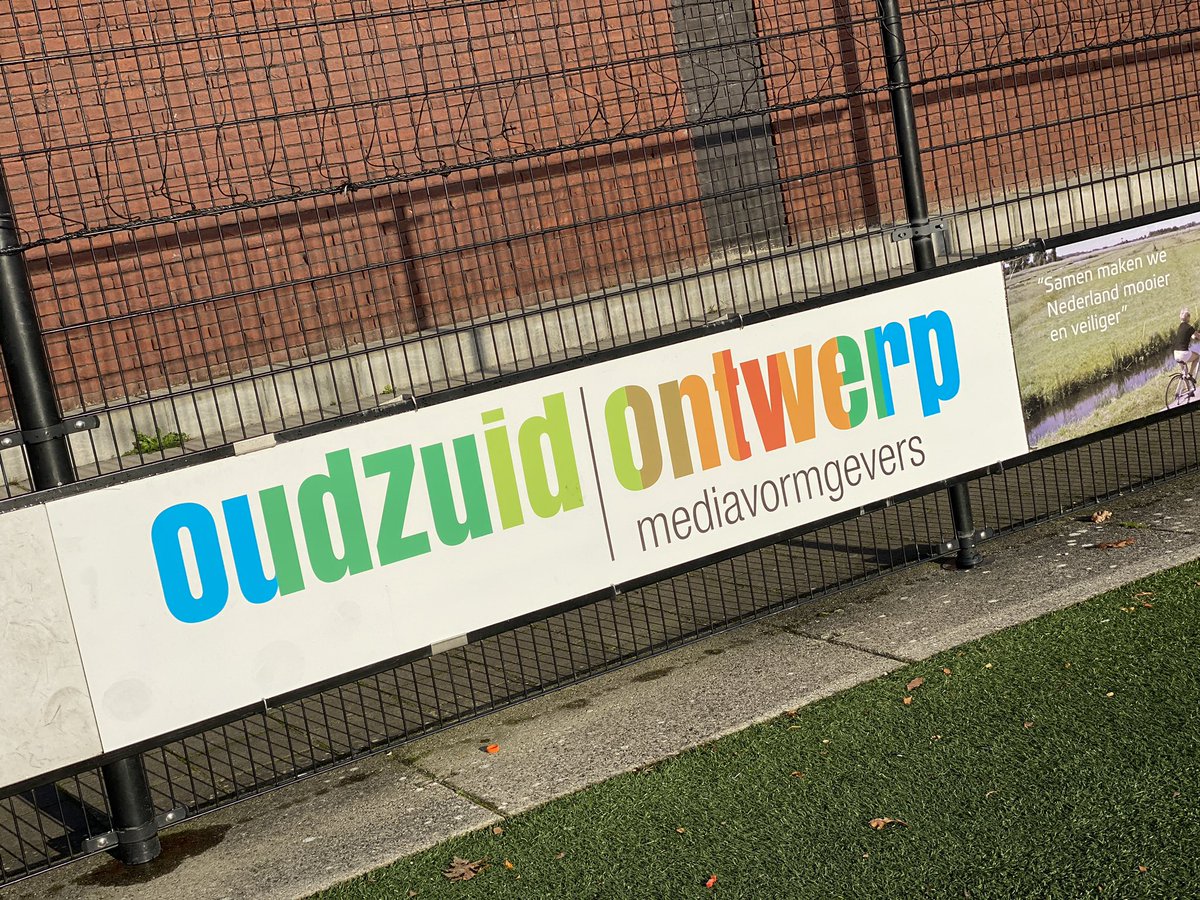 Zo, het tweede bord van <a href="/oudzuidontwerp/">Oudzuidontwerp</a> #mediavormgevers hangt naast het hoofdveld van ⚽️ v.v. Dieren. Juist nú is  #sponsoring belangrijk. Interesse? sponsoring@vvdieren.nl