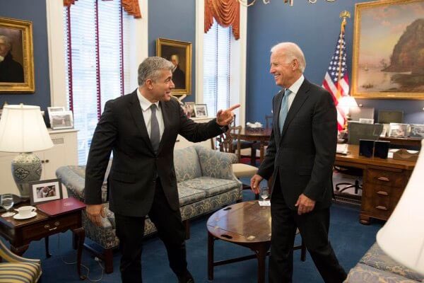 Twitter 上的 יאיר לפיד - Yair Lapid🟠："ברכות לנשיא הנבחר, ידידי ג׳ו ביידן ולסגנית הנשיא הנבחר, קמלה האריס. מערכת היחסים בין ישראל ארה״ב מבוססת על ערכים משותפים שאני בטוח שיהיו בלב העשייה שלכם.