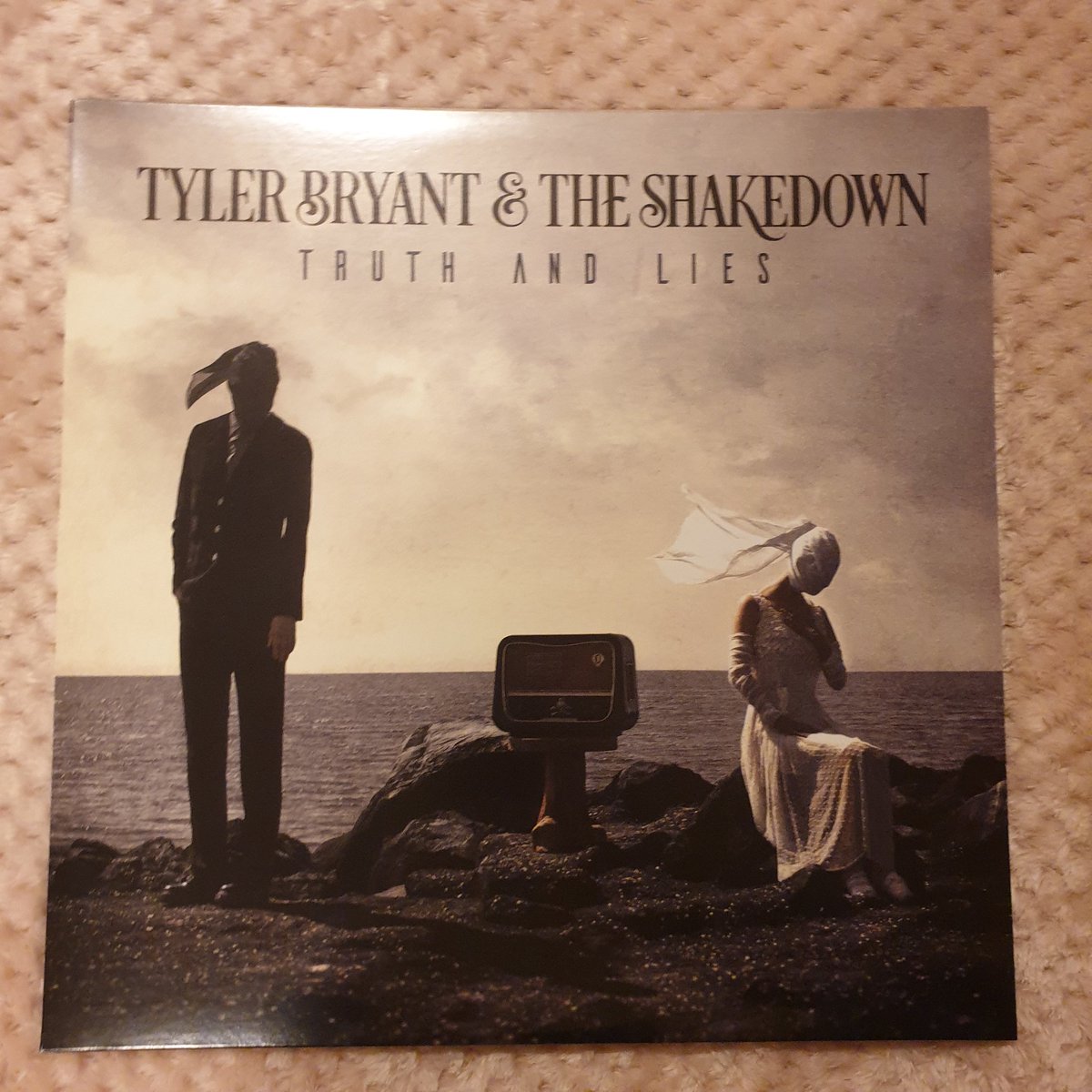 Tyler Bryant and the Shakedown - Truth and Lies