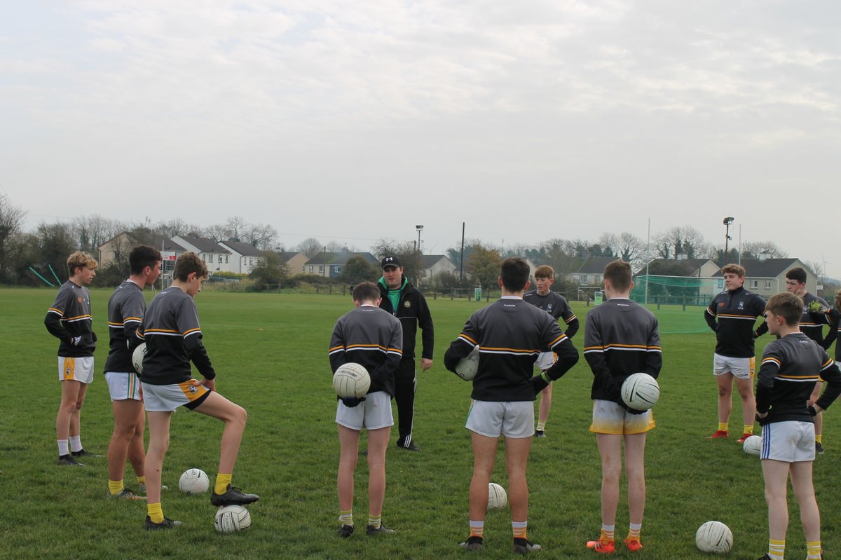 VincentsOffaly's tweet photo. Great session today for @VincentsOffaly U17s in @DaingeanGAA pitch today from @Offaly_GAA GDA coach Dave Hare @FuncTraining, lads put in a great effort and many thanks to Dave 👍 https://t.co/xEaVB8V5ia