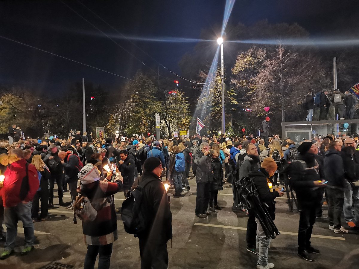 querdenken69's tweet photo. Leipzig gibt Vollgas!
Trotz Demoauflösung lassen wir #Querdenker uns nicht vertreiben.
#Querdenken341 #Friede #Freiheit https://t.co/QGcQlZsz1j