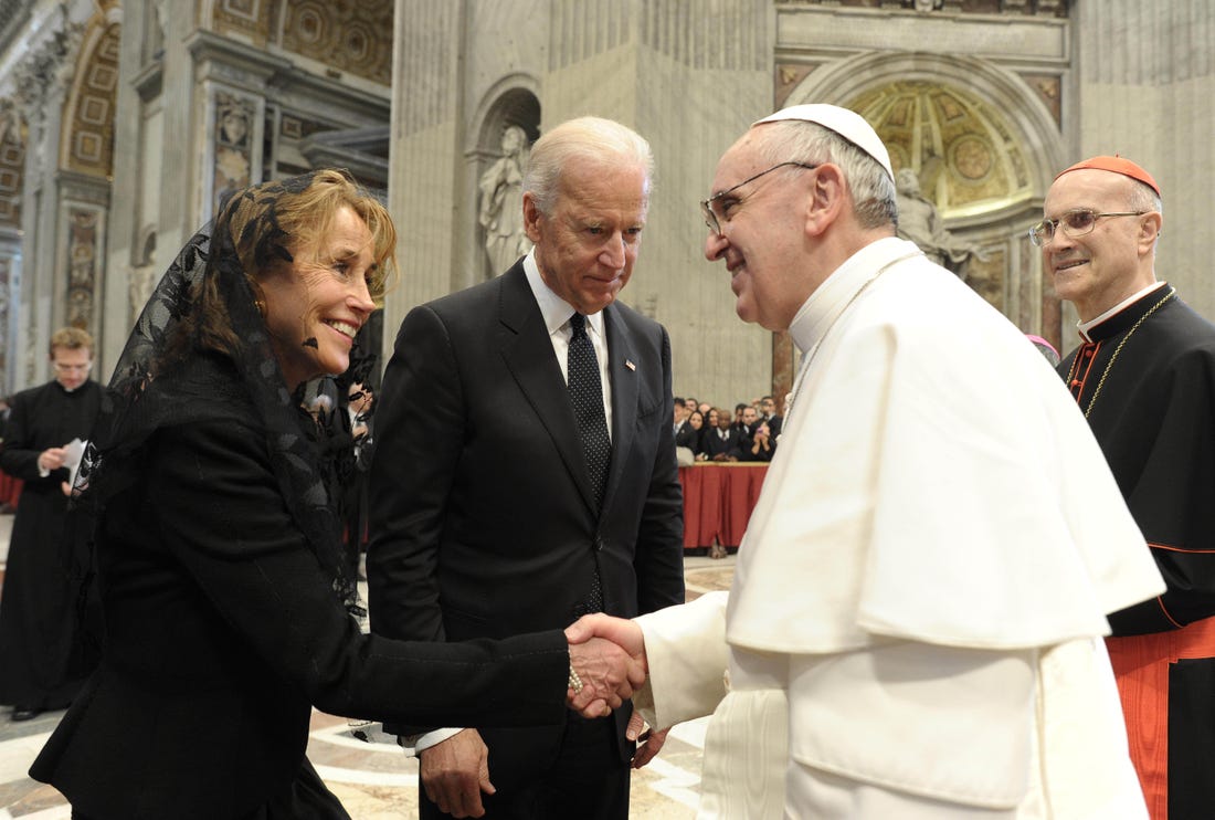 JamesMartinSJ's tweet image. Congratulations to President-elect @JoeBiden and Vice President-elect @KamalaHarris. Mr Biden is the second Catholic US President. Let us pray for unity, peace and reconciliation in our nation. And let us pray for Mr. Biden and Ms. Harris, that they may serve wisely and well.
