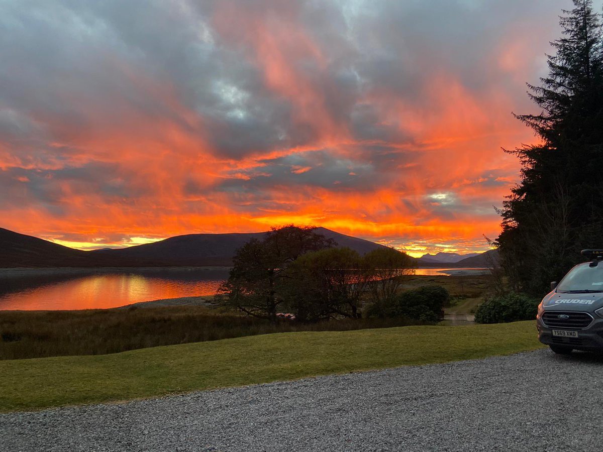 NorthHeatPumps's tweet photo. Wow! 
Johnny showing he is also a talented photographer 👌🏻

#scotland #sunset #visitscotland #scotlandphotography #loch #lochviews #highlands #highlandsofscotland #showingoff #heatingengineer #multitalented #heatingexperts https://t.co/5WX3hZdxP4