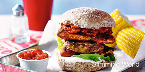 SlimmingWorld's tweet photo. Time to add a new #Fakeaway favourite to your list... this chicken and hash brown burger #Recipe is a #SlimmingWorld-friendly dinner that the whole family will love 🍔! https://t.co/dRw1catyf5 https://t.co/H1xDbeI2Ao