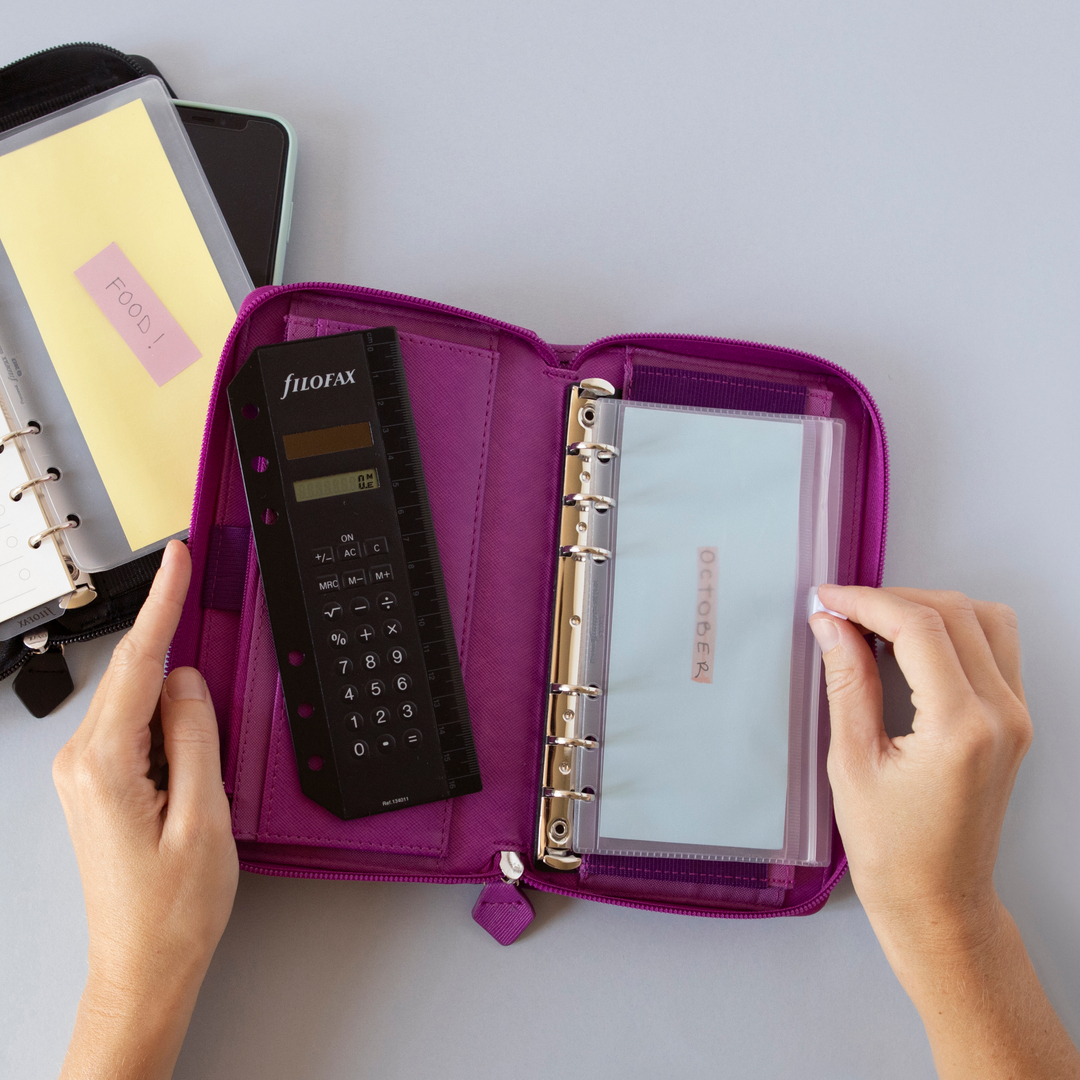 filofax's tweet photo. Wondering what's the best gift for that budget-savvy friend?

Saffiano Personal Compact Zip Organiser is a sophisticated leather-look planner with a secure zipped closure, ideal for purse/wallet functionality. 

You can add zip closure envelopes for developing your own #cashenvel https://t.co/TxaizsQpmA