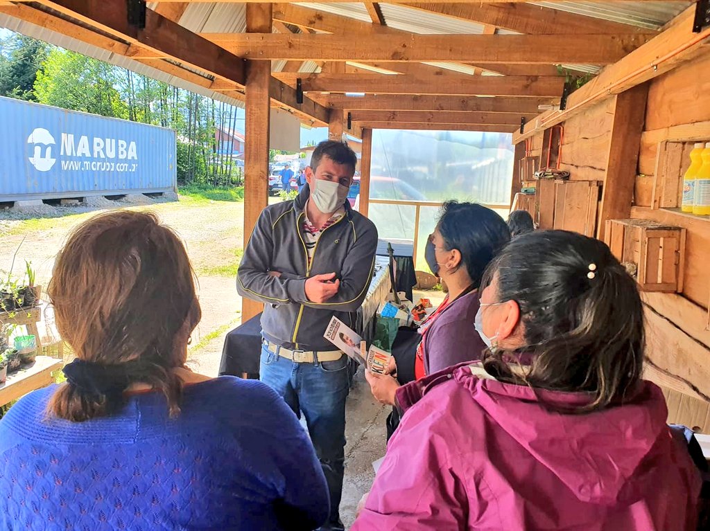 Felipekleingob's tweet photo. Conversando con las emprendedoras "Las Maravillas" de Puerto Aysén productos locales  y muy buenos https://t.co/JEHGY7VLYT